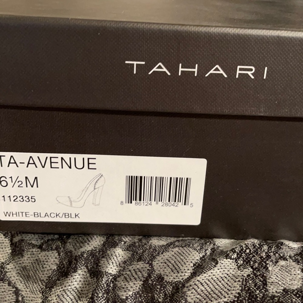 TAHARI | Avenue style Houndstooth Pattern Stunning Heels - Picture 15 of 15
